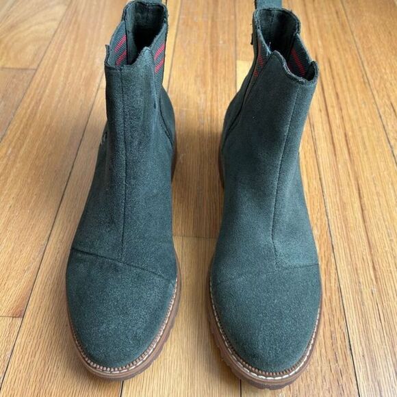 Toms Olive Green Suede Pull on Chelsea Ankle Booties Size 7 - Picture 1 of 8